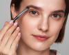 Кисть KM Cosmetics E02 скошенная для бровей и подводки