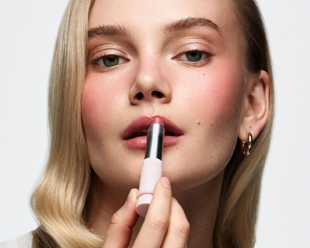 Натуральный оттеночный бальзам для губ KM Cosmetics, тон 03 "Mauve", 3,1 г, срок годности до февраля 2027